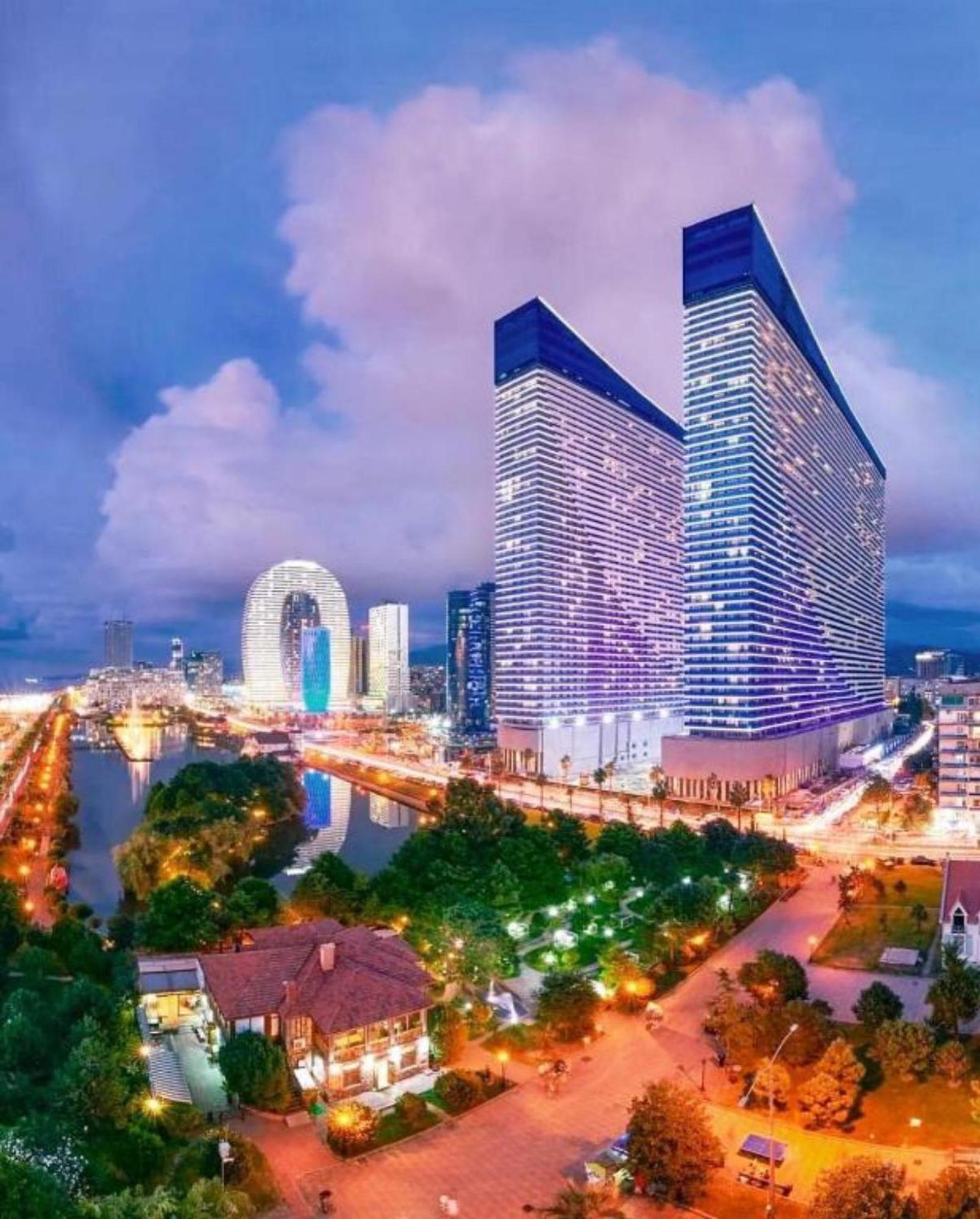 Orbi City Panorama Vip Apartment Batumi Bagian luar foto